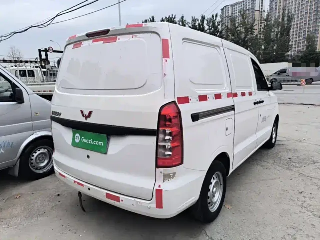 Wuling Hongguang V — Фото автомобиля 6