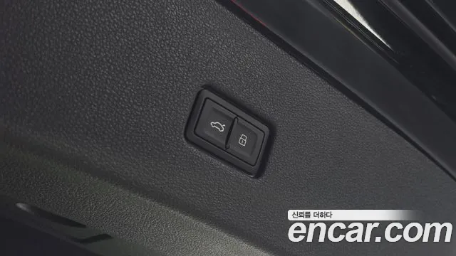Audi Q8 55 TFSI quattro Premium — Фото автомобиля 18