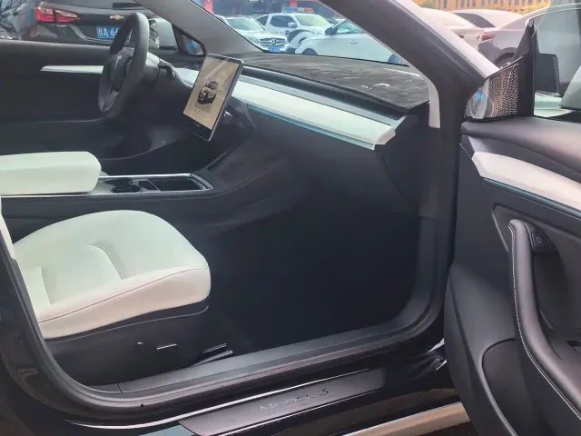 Tesla Model 3 — Фото автомобиля 11