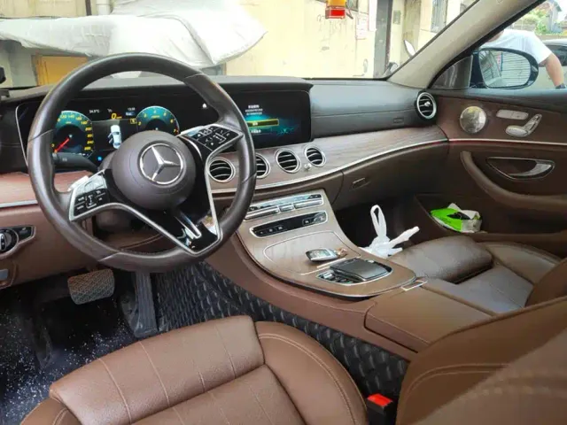 Mercedes-Benz E-Class — Фото автомобиля 12