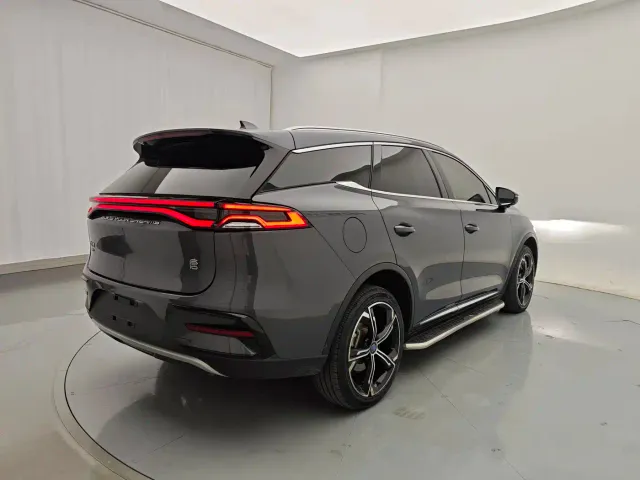 BYD Tang — Фото автомобиля 9