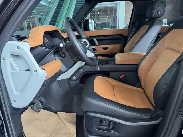 Land Rover Defender — Фото автомобиля 7