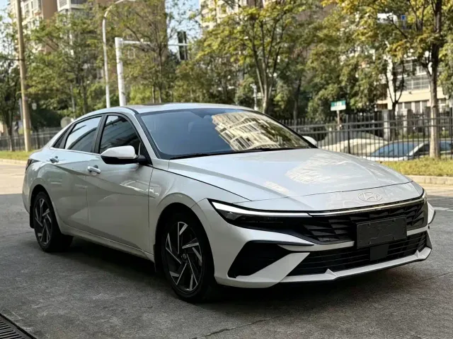 Hyundai Elantra — Фото автомобиля 3