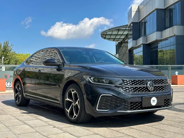 Volkswagen Passat — Фото автомобиля 3