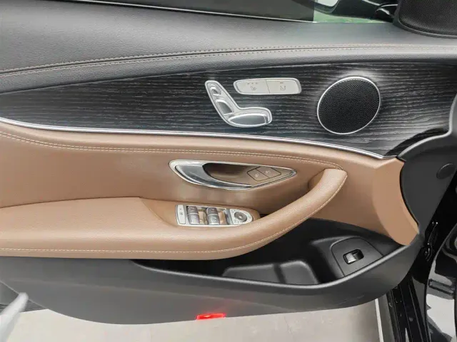 Mercedes-Benz E-Class — Фото автомобиля 16