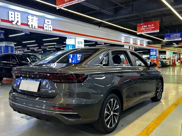 Geely Emgrand — Фото автомобиля 16