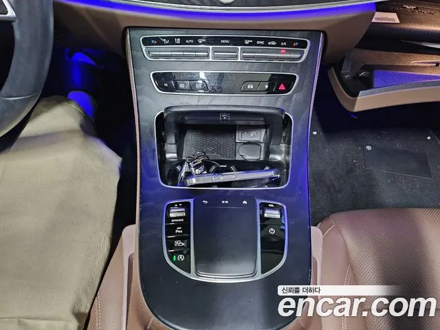 Mercedes-Benz E-Class — Фото автомобиля 7