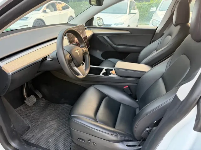 Tesla Model Y — Фото автомобиля 7