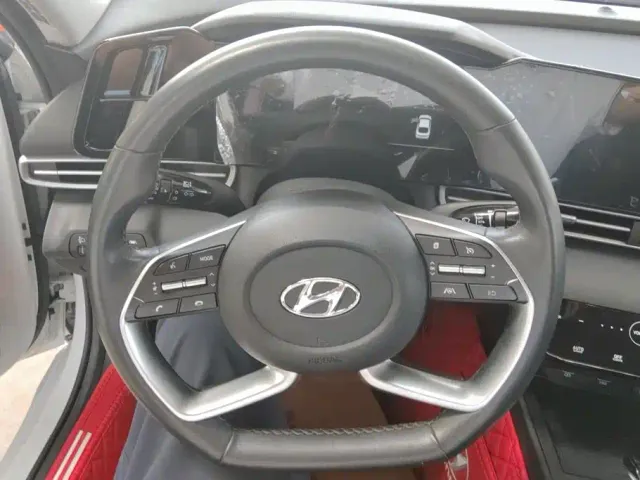 Hyundai Elantra — Фото автомобиля 15
