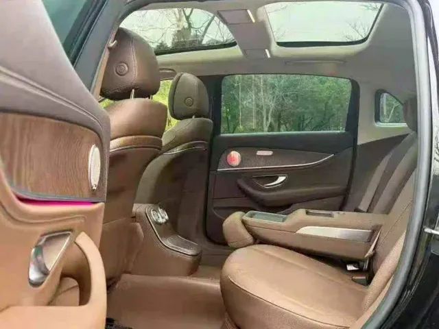 Mercedes-Benz E-Class — Фото автомобиля 6