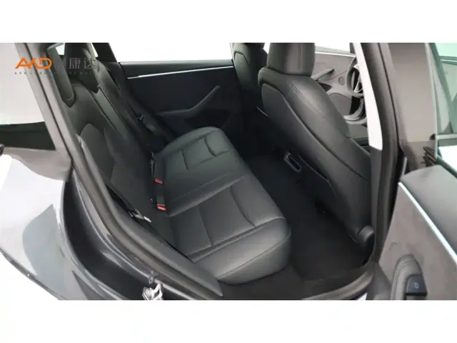 Tesla Model 3 — Фото автомобиля 8