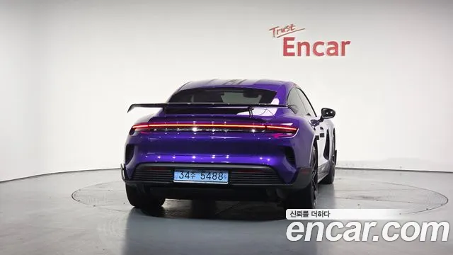 Porsche Taycan — Фото автомобиля 4