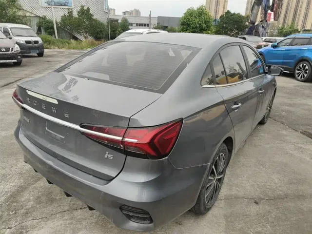 Roewe i5 — Фото автомобиля 6