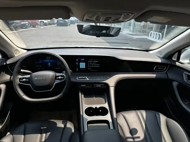 Roewe D7 — Фото автомобиля 13
