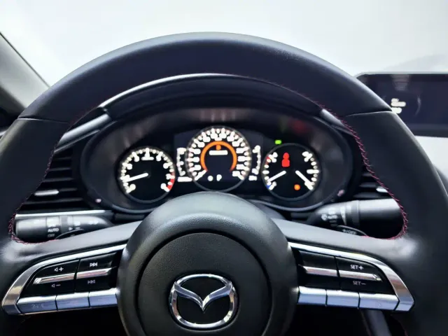 Mazda Axela — Фото автомобиля 18