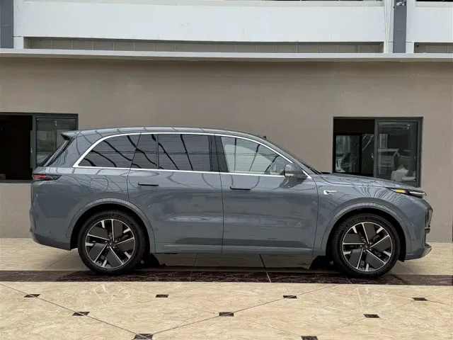 Li Auto L8 — Фото автомобиля 3