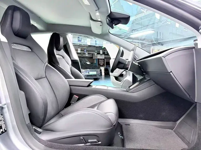 Tesla Model 3 — Фото автомобиля 9