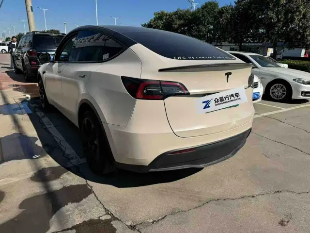 Tesla Model Y — Фото автомобиля 6