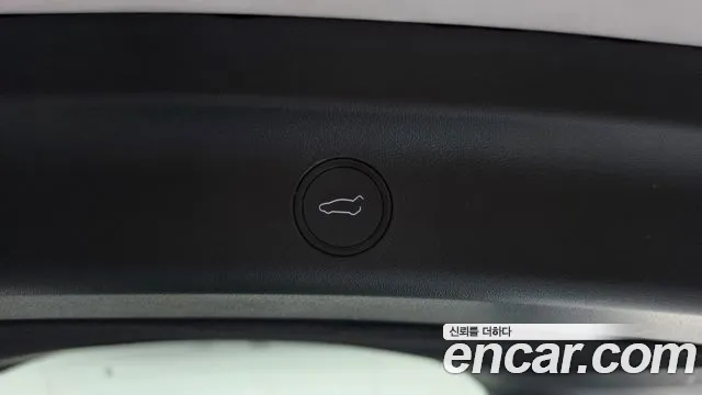 Tesla Model Y — Фото автомобиля 23
