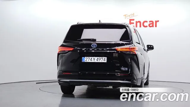 Toyota Sienna — Фото автомобиля 3