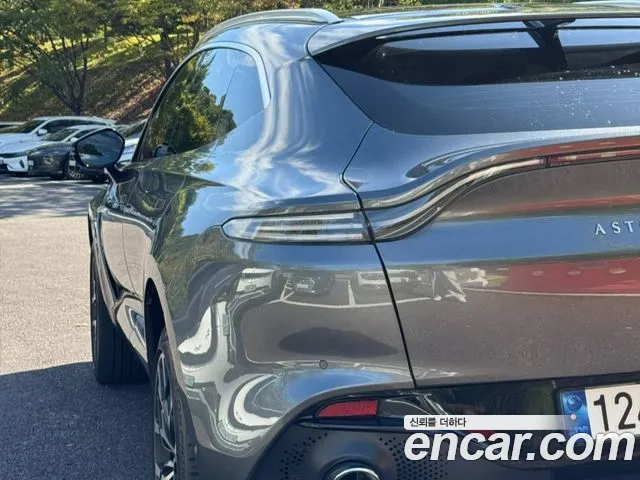 Aston Martin DBX — Фото автомобиля 18