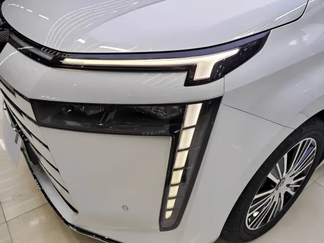 GAC Trumpchi E8 — Фото автомобиля 7