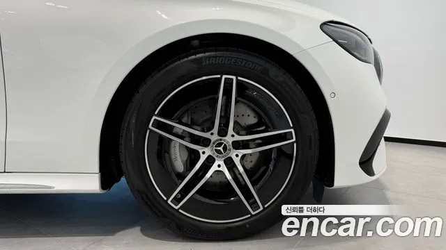 Mercedes-Benz E-Class — Фото автомобиля 5