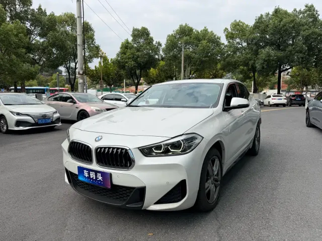 Фотография автомобиля — BMW X2