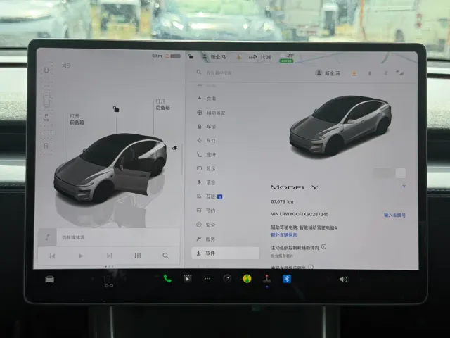 Tesla Model Y — Фото автомобиля 16