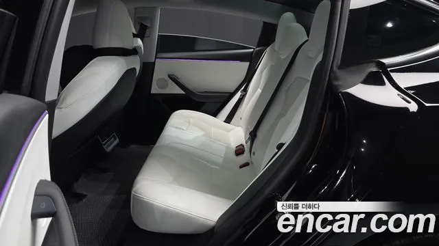 Tesla Model 3 — Фото автомобиля 16