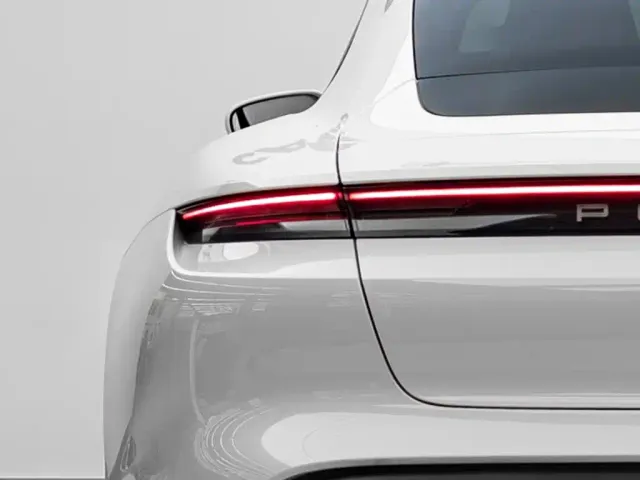 Porsche Taycan — Фото автомобиля 6