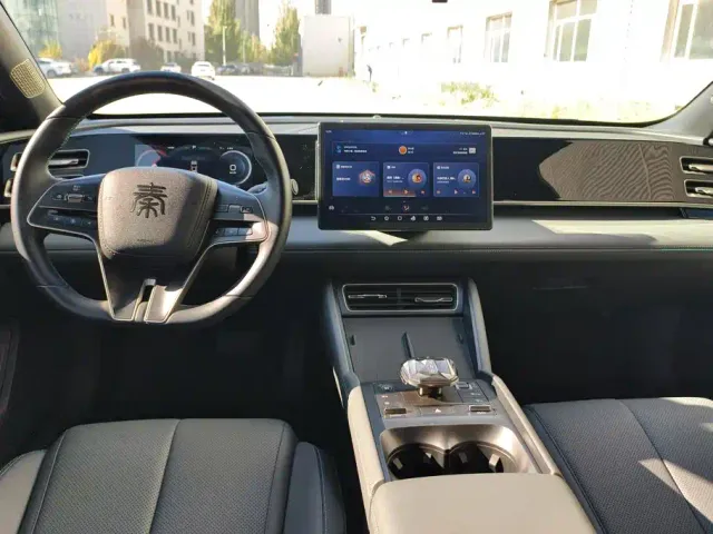 BYD Qin L — Фото автомобиля 12