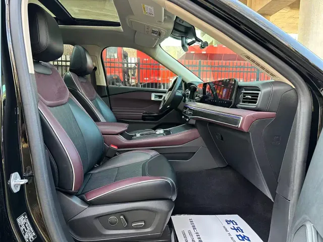 Ford Explorer — Фото автомобиля 12