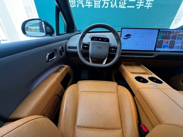 Li Auto i8 — Фото автомобиля 3
