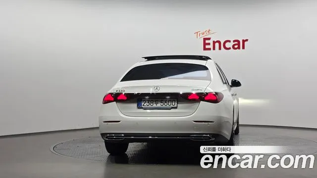 Mercedes-Benz E-Class — Фото автомобиля 4