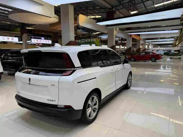 Bestune NAT — Фото автомобиля 9