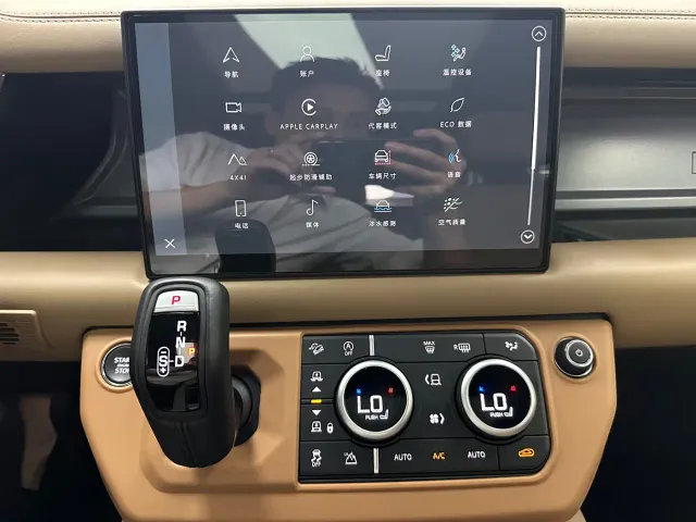 Land Rover Land Rover Defender 2025 110 3.0T P400 -Dynamic HSE — Фото автомобиля 9