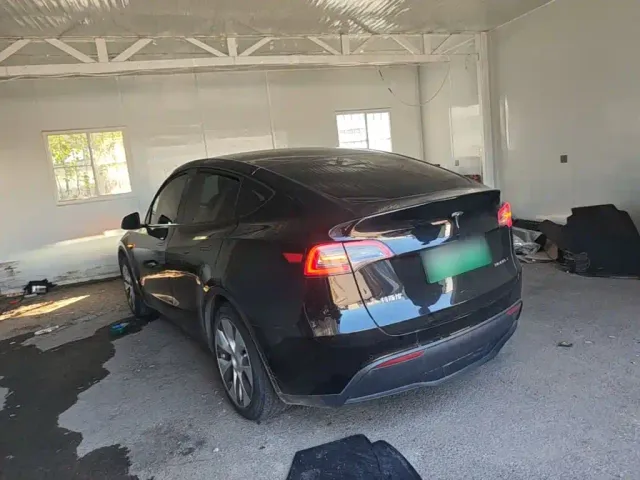 Tesla Model Y — Фото автомобиля 4