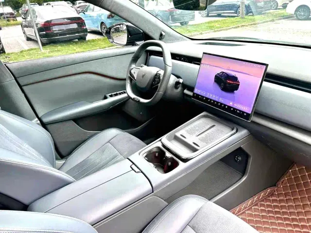 Voyah Auto Voyah Zhiyin 2024 Long Range Super Charging Edition — Фото автомобиля 8