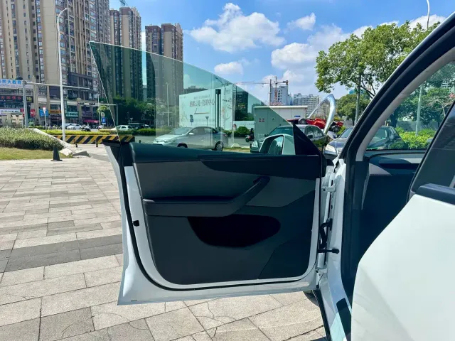 Tesla Model Y — Фото автомобиля 14