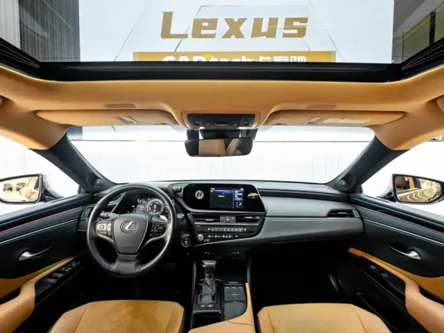 Lexus ES — Фото автомобиля 14