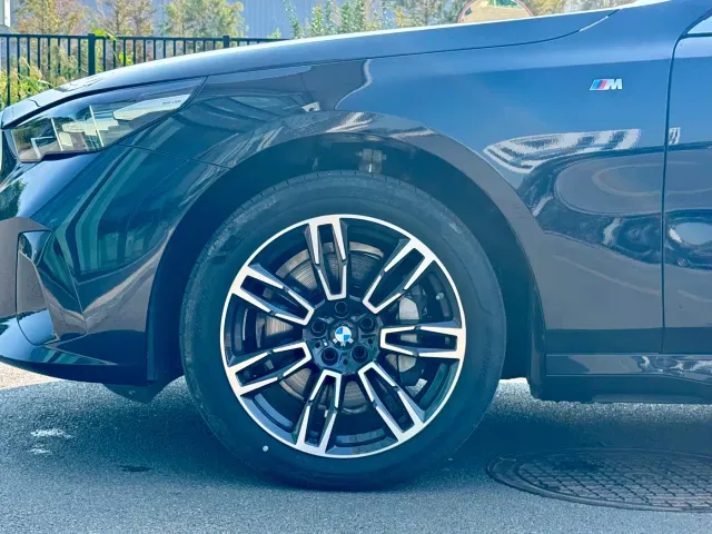 BMW 5 Series — Фото автомобиля 4