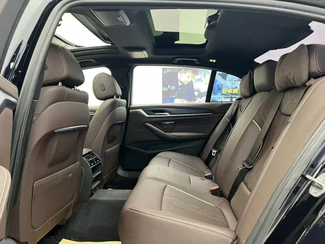 BMW 5 Series — Фото автомобиля 30