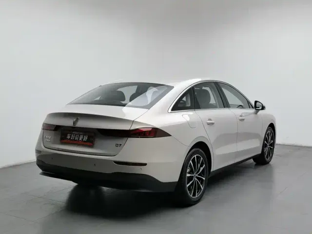 Roewe D7 — Фото автомобиля 2