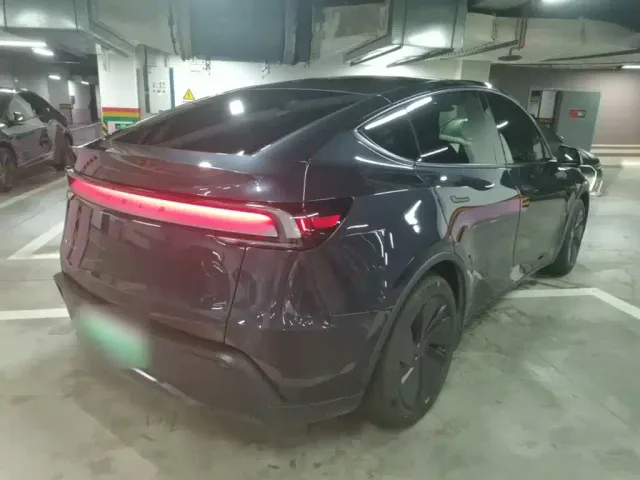 Tesla Model Y — Фото автомобиля 6
