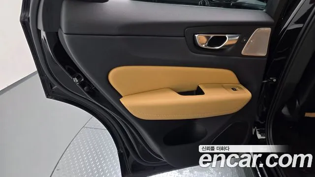 Вольво XC60 — Фото автомобиля 21