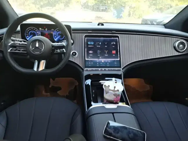 Mercedes-Benz EQE SUV — Фото автомобиля 9
