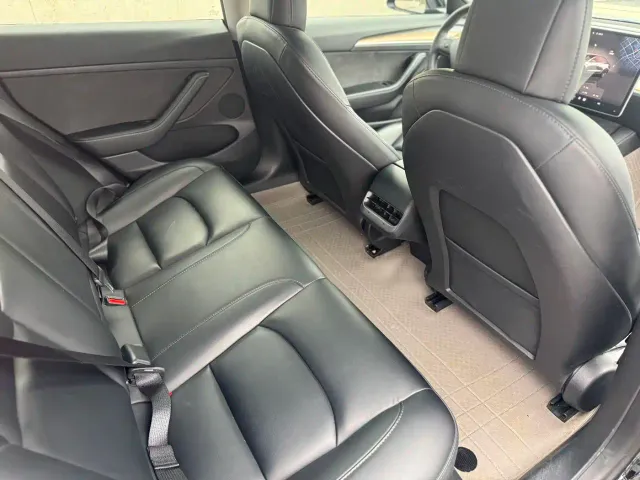 Tesla Model 3 — Фото автомобиля 10