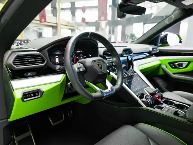 Lamborghini Urus — Фото автомобиля 10