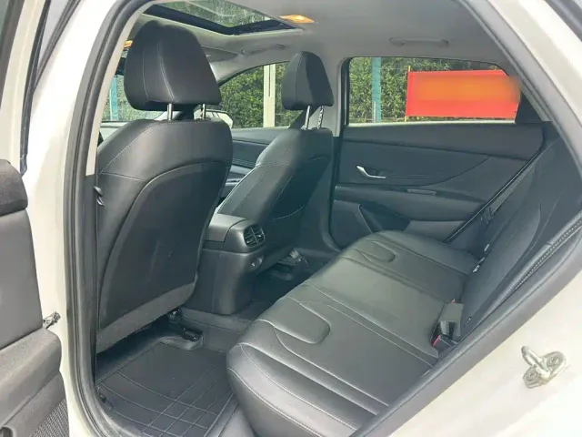 Hyundai Elantra — Фото автомобиля 15
